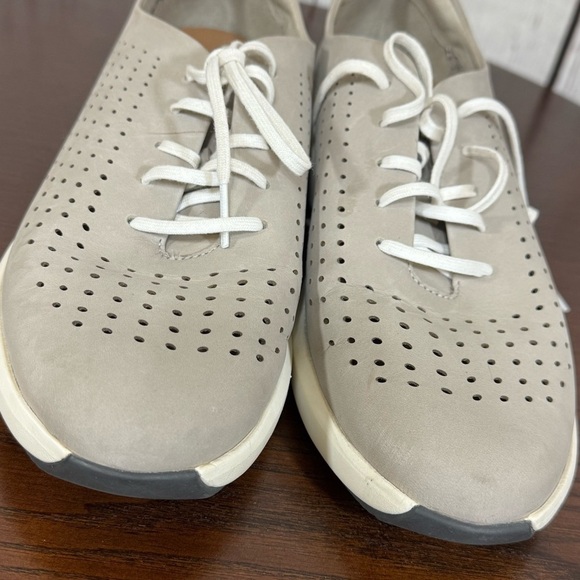 CLARK’s Unstructured Women's Gray Sneakers Removable cushion Size 8 GUC - Picture 2 of 16